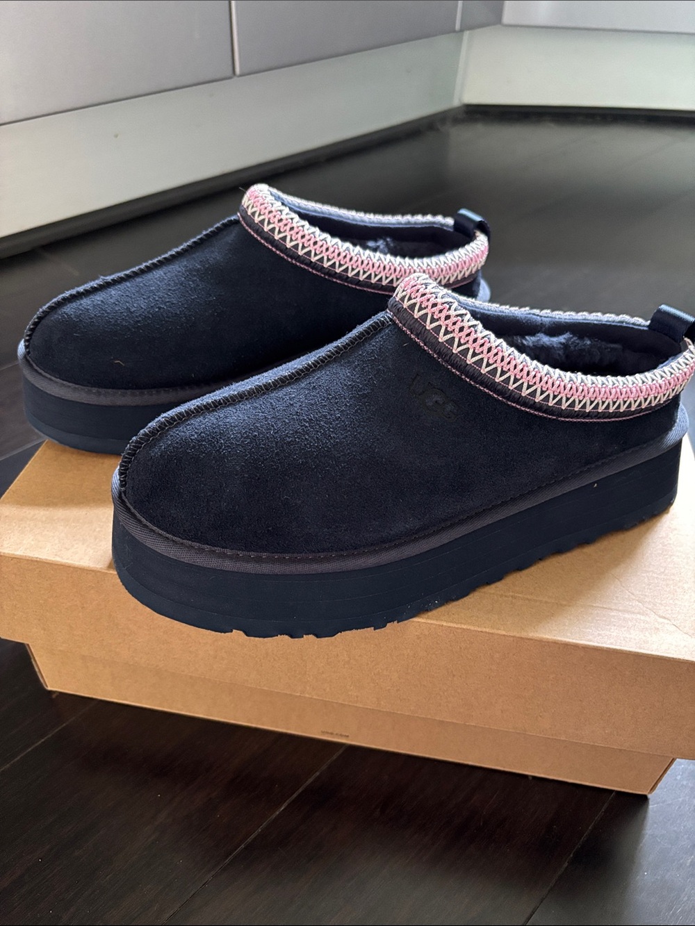 UGG TAZZ II PLATFORM SHOES IN DARK INDIGO/PINK SZ 9 NWT